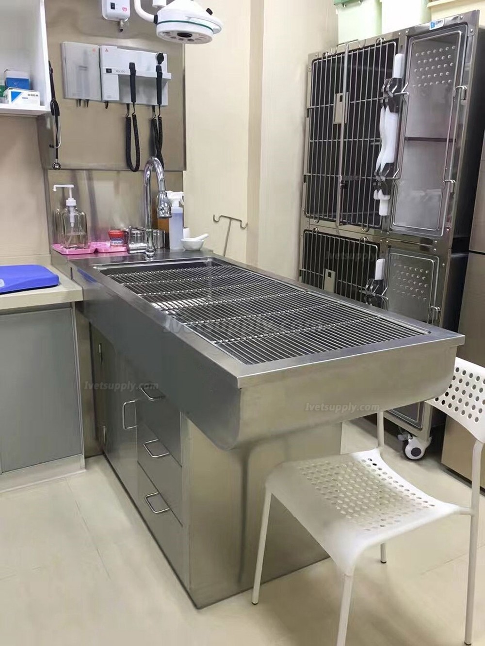 Vet Clinic Multifunctional Stainless Steel Pet Surgical Examination Table WT-16 With Facuets